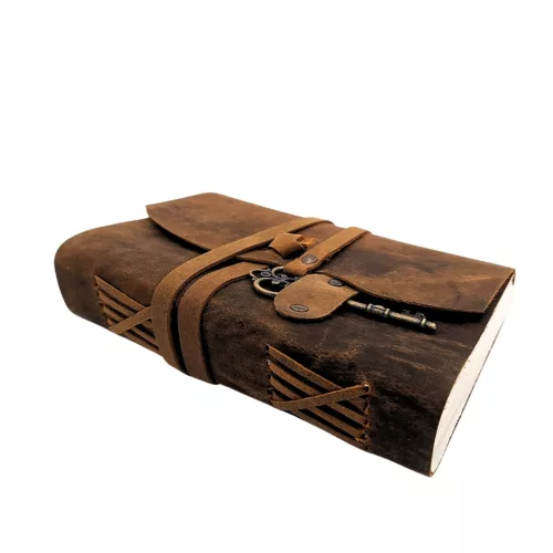 Jurnal din piele naturala Giftdeco AH02, 200 pagini, curea si cheita, 18 x 13 cm