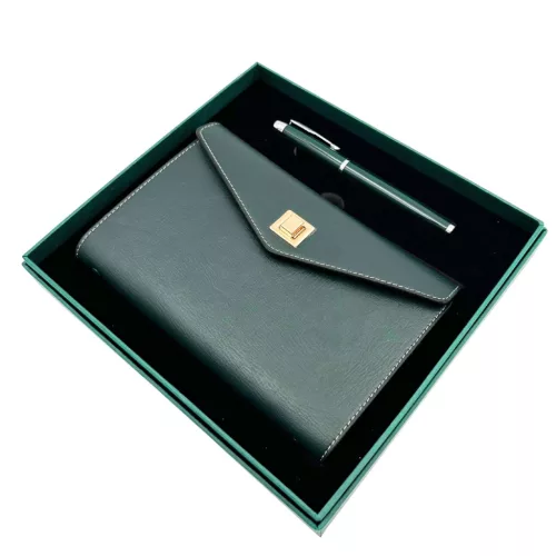 Jurnal Giftdeco EE8, piele, 22,5 x 21 cm, stil modern, clasic