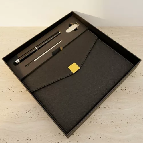 Cutie cadou Giftdeco EE9, piele, 23 x 23 cm, stil modern, clasic