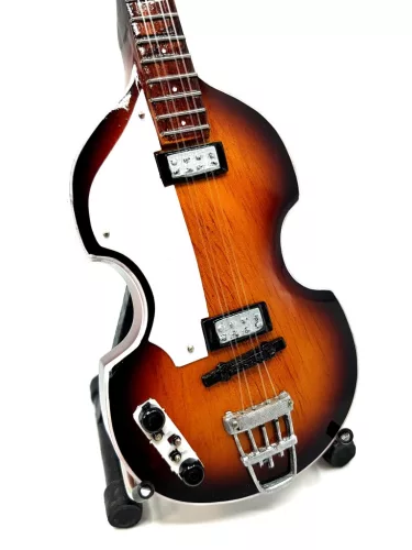 Miniatură chitara bas Indomini MGT-2028, Paul McCartney The Beatles, lemn de mahon, plastic și metal, stil clasic