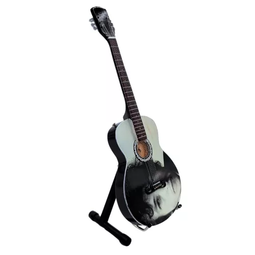 Miniatură chitara Indomini MGT-5845, Inspired by Bob Dylan, lemn de mahon, înălțime 27,5 cm, lățime 9 cm