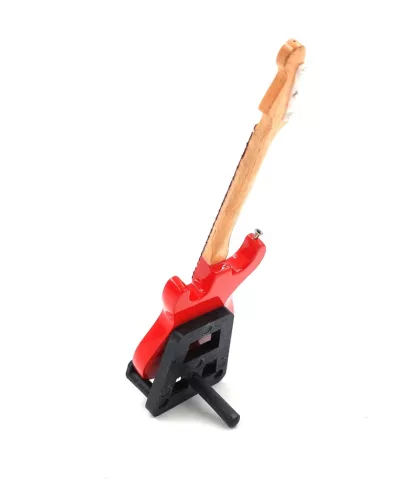 Miniatură chitara Indomini BMG-009, 15cm Mark Knopfler style, lemn de mahon, plastic și metal, 15,5 x 6 x 0,4 cm
